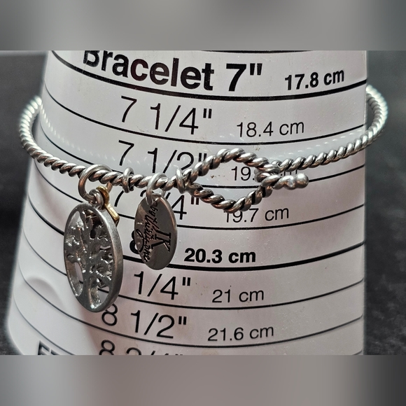 JK By thirty one Tree of life and family hook on bracelet - Picture 5 of 6